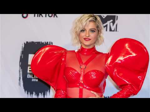 VIDEO : Grammy-Nominated Bebe Rexha Speaks Out Against Designers Who Refused To Dress Her