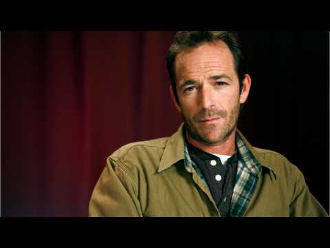 VIDEO : Luke Perry's Fiancee Makes First Statement After His Death