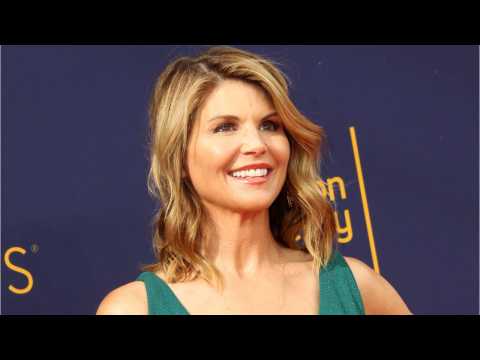 VIDEO : Lori Loughlin Dodges Questions About Operation Varsity Blues