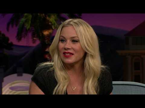 VIDEO : Christina Applegate?s Netflix Show ?Dead to Me? Debuts May 3