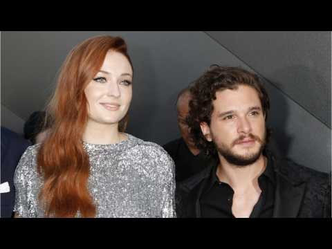 VIDEO : Sophie Turner Not Bothered That Kit Harington Made More Money Than Her On GOT