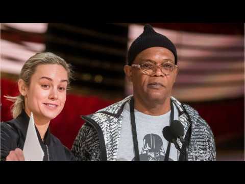 VIDEO : Brie Larson And Samuel L. Jackson Sing Together During Interview
