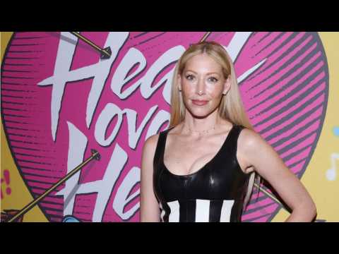 VIDEO : Julie Mintz Credits Mother For Her Sense Of Fashion