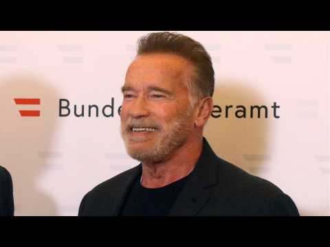 VIDEO : Arnold Schwarzenegger Aids Young Wrestler In Fight