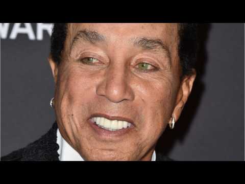 VIDEO : Smokey Robinson Remembers Aretha At Tribute Concert