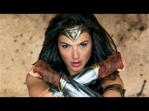 VIDEO : Gal Gadot Praises 'Wonder Woman 1984' Co-Star Kristen Wiig