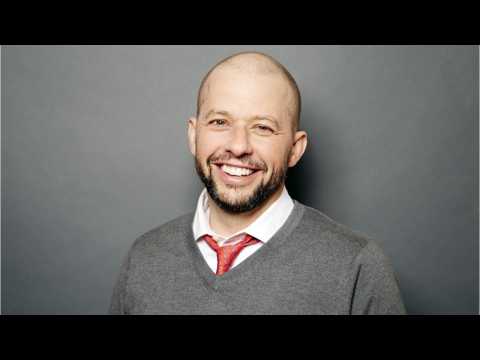 VIDEO : Jon Cryer Teases Lex Luthor's 'Lexosuit' On 'Supergirl'