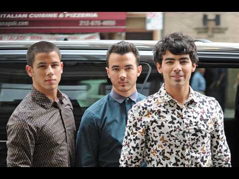 VIDEO : Les Jonas Brothers teasent une nouvelle chanson et un nouveau clip