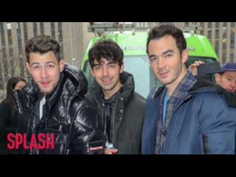 VIDEO : Jonas Brothers Tease New Music Video?