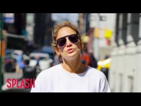 VIDEO : Jennifer Lopez's Sunglasses Obsession