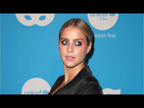 VIDEO : Claire Holt, Andrew Joblon Welcome Baby Boy