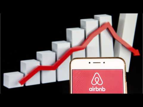 VIDEO : How Much Would The Queen Make On Air BnB?