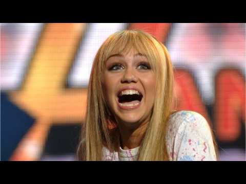 VIDEO : Miley Cyrus Got Bangs And Blonde Hair To Look Exactly Like Hannah Montana
