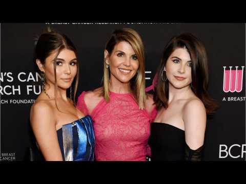 VIDEO : Lori Loughlin Posts Bail In College Scandal