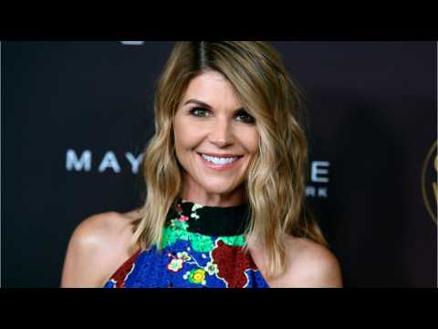 VIDEO : Lori Loughlin Free After Posting $1 Million Bond