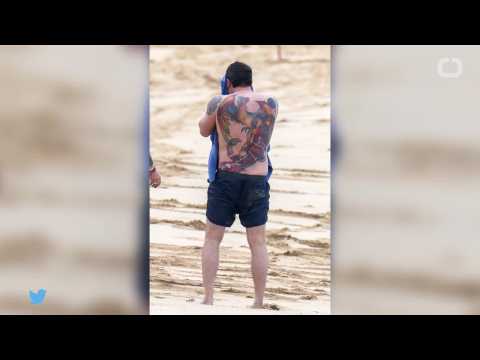 VIDEO : Affleck Doesn?t Care If You Hate His Back Tattoo