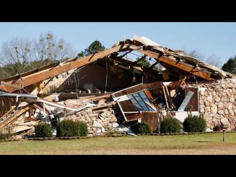 VIDEO : Huge Storms Sweep The South