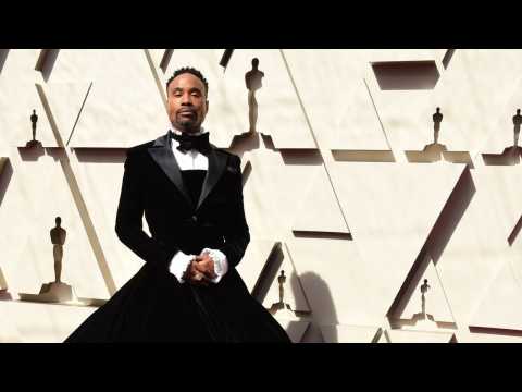 VIDEO : Billy Porter Turns Heads At 2019 Oscars Red Carpet