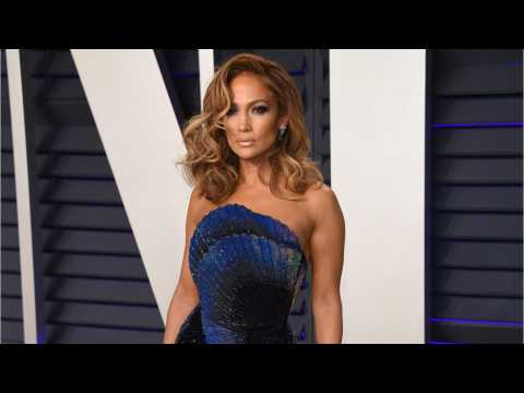 VIDEO : Jennifer Lopez's Sparkly Oscars After-Party Dress Looked Like It Had An Elaborate Built-In F