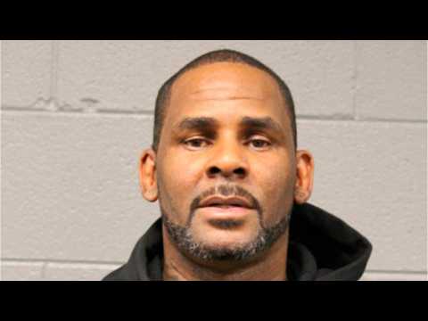 VIDEO : R. Kelly Pleads Not Guilty To Sexual Assault Charges