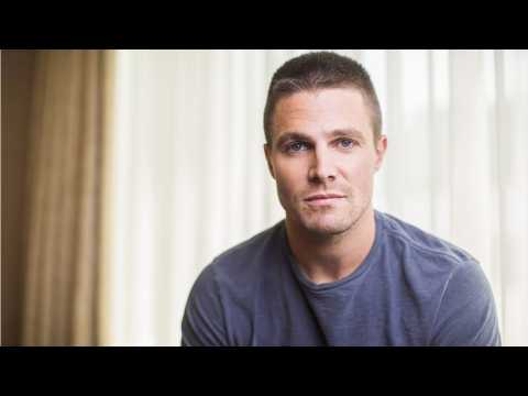 VIDEO : 'Arrow' Star Stephen Amell Says Good-Bye To Fans In Emotional Video