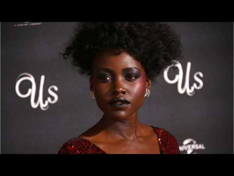 VIDEO : Lupita Nyong'o Sports Red Contacts For 'Us' Premiere
