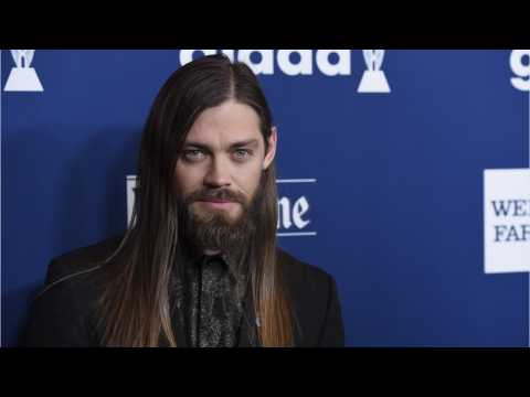 VIDEO : Tom Payne Sheds Long Hair For New Role