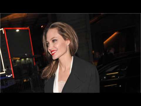 VIDEO : Angelina Jolie & Colin Farrell Are Not Together