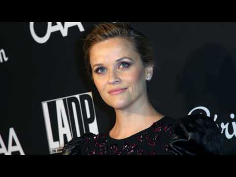 VIDEO : Elizabeth Arden & Reese Witherspoon Launch Lipstick To Aid UN