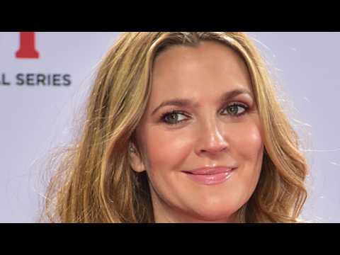 VIDEO : Your Table Awaits: 'Santa Clarita Diet' To Make Season 3 Premiere