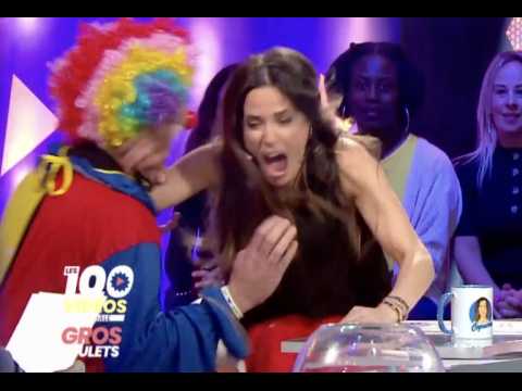 VIDEO : Capucine Anav effraye par un clown ! (Les 100 vidos) - ZAPPING PEOPLE DU 29/05/2019