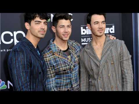 VIDEO : Hidden Secrets Of The Jonas Brothers