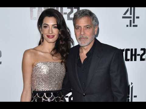 VIDEO : George et Amal Clooney: leur rendez-vous avec des fans en Italie