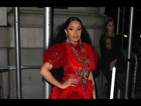 VIDEO : Cardi B rpond aux critiques concernant l'annulation de ses concerts  cause de sa liposucci