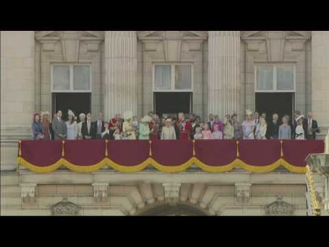 VIDEO : Elizabeth II au balcon pour ses 93 ans