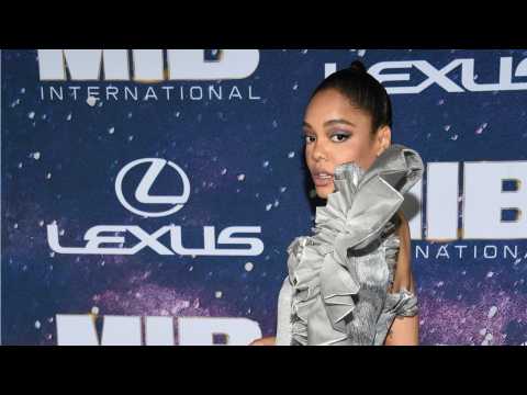 VIDEO : Tessa Thompson Gives Shout Out To Fan Cosplaying During 'Men In Black: International' Premie