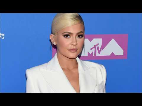 VIDEO : Kylie Jenner Cut Her Hair Into a Bob