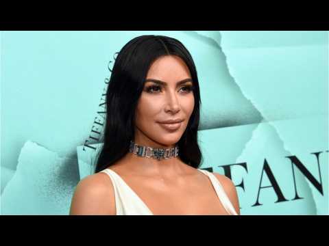 VIDEO : Kim Kardashian Defends Kylie Jenner's Viral Face-Washing Video