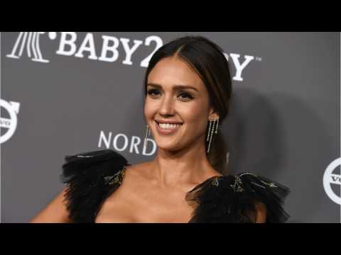 VIDEO : Jessica Alba Talks About Going To Therapy With Her Daughter