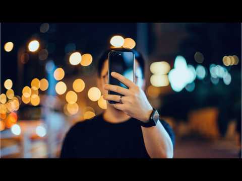 VIDEO : These Are The Most Social Media-Obsessed Celebs