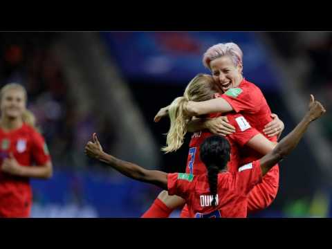 VIDEO : Megan Rapinoe Defends Women's US Soccer Team