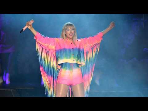 VIDEO : Taylor Swift Gives Pride Month Show At Stonewall Inn