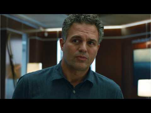 VIDEO : Mark Ruffalo Posts Pic Of  'Avengers: Endgame' Stars Behind-The -Scenes