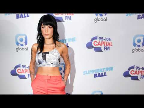 VIDEO : Halsey Posts On Twitter About Latest Episode Of 'Black Mirror'