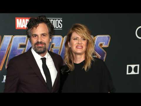 VIDEO : Mark Ruffalo Shows How Serious Was The 'No Phone Rule' On Set Of 'Avengers: Endgame'