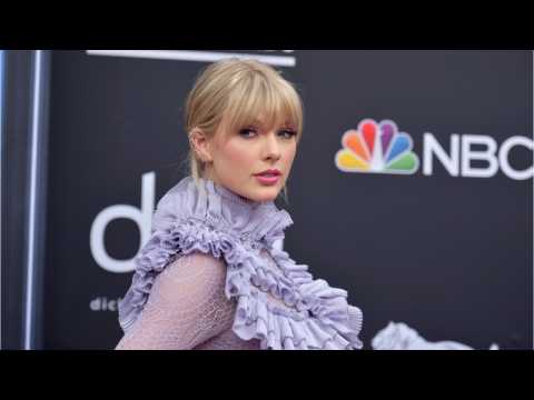 VIDEO : Taylor Swift's Tags Wrong Ryan Reynolds On Twitter