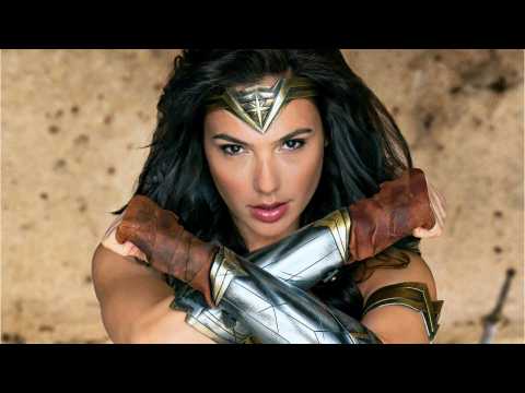 VIDEO : Wonder Woman Is Now On Twitter