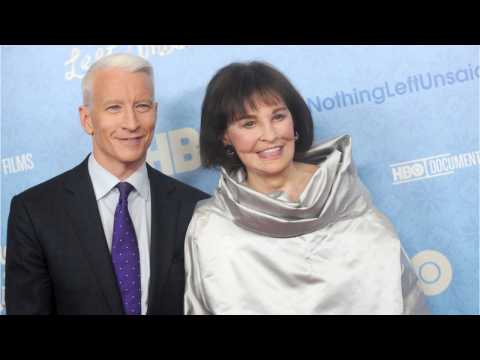 VIDEO : Fashion Designer Gloria Vanderbilt Has Died At The Age Of 95