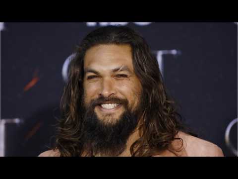 VIDEO : Jason Momoa Says He Would Do a Twins Remake With Peter Dinklage