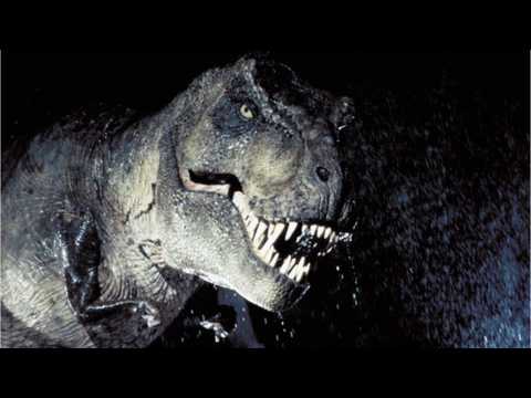 VIDEO : 'Jurassic Park' Originally Had Raptors Killing John Hammond